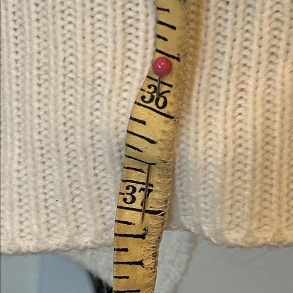 Stylish Black and White AztecPattern Cardigan - Picture 9 of 10